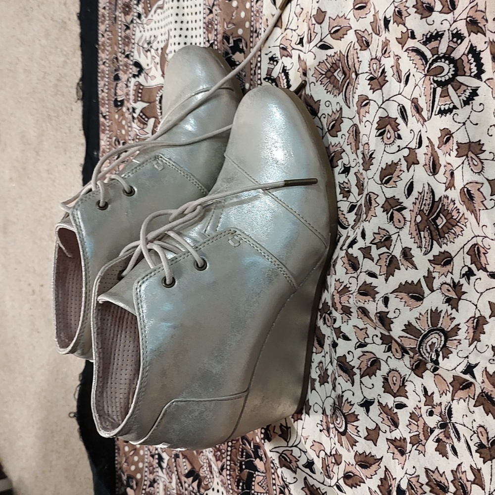 Toms shoes - wedge heel